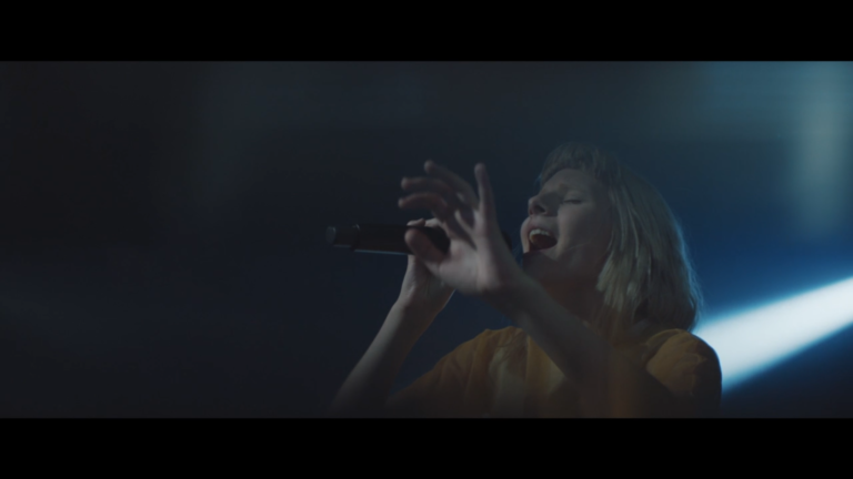 Vi Er Live – Sigrid and Aurora (Somewhere Else, 2020)